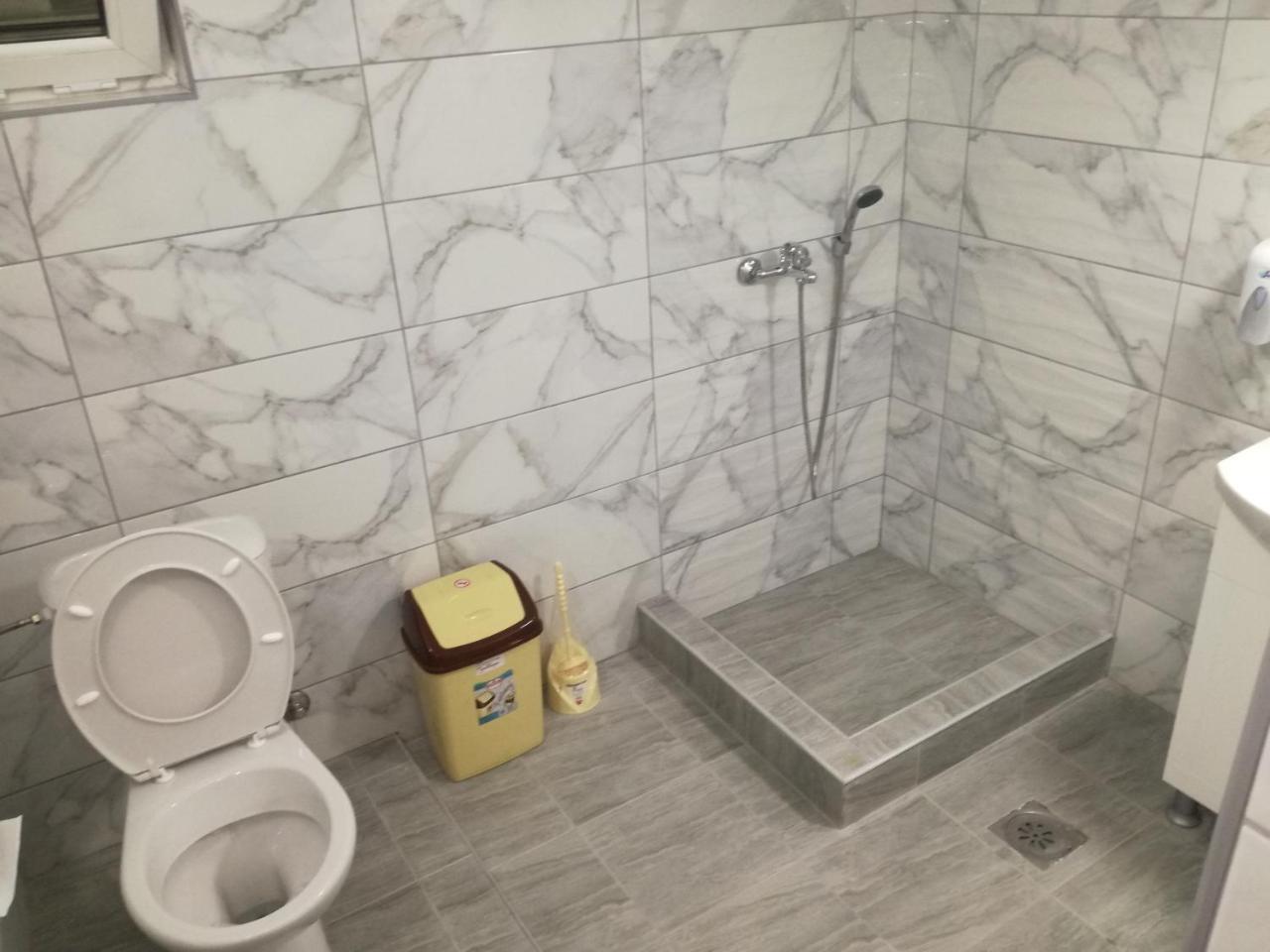 Hostel „Ж" Gradsko Exteriör bild